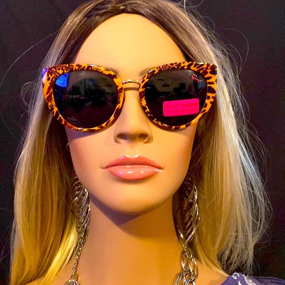 Betsey Johnson sunglasses, NWT, leopard print/design, 100% UV PROTECTION. - Picture 4 of 16